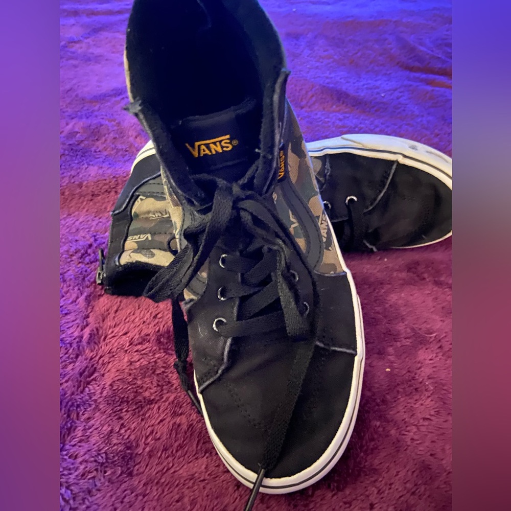 Boy’s Vans Brand Green/Black Camouflage High Top Sneakers US 4.0.